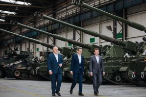 [VIDEO] Premier w Hucie Stalowa Wola: bezpieczeństwo jest dla nas najwyższym priorytetem