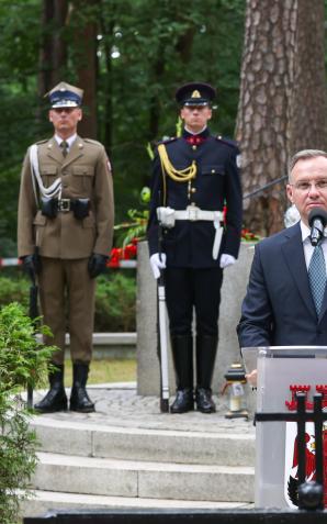 [VIDEO] Hołd dla litewskich lotników w 90. rocznicę katastrofy pod Pszczelnikiem