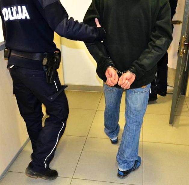 Kraków: Policjanci zatrzymali ostatniego ze sprawców brutalnego pobicia. Ukrywał się prawie pół roku